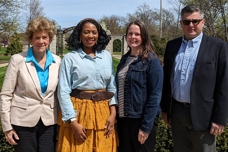 Mary Kay Mulvaney, Norbaya Durr, Kelly Mikenas, Mladen Turk, beplay体育飞翔下载Elmhurst大学